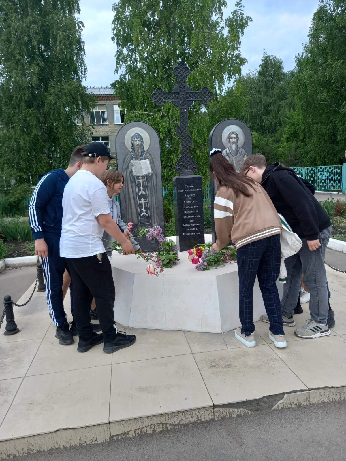 Дню славянской письменности и культуры в Екатериновской школе №1 посвятили классные часы и не только