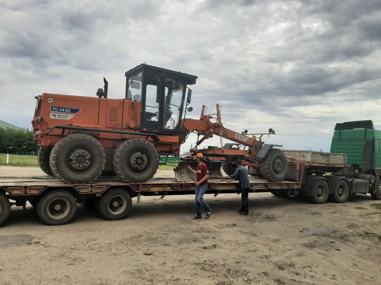 В сёлах Екатериновского района начался ремонт дорог