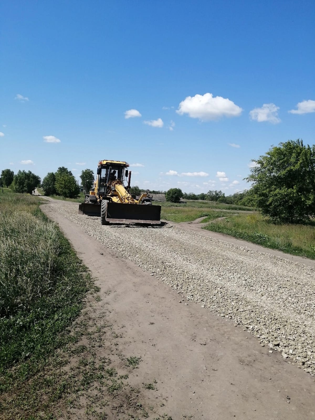 В сельских населённых пунктах района продолжается ремонт дорог
