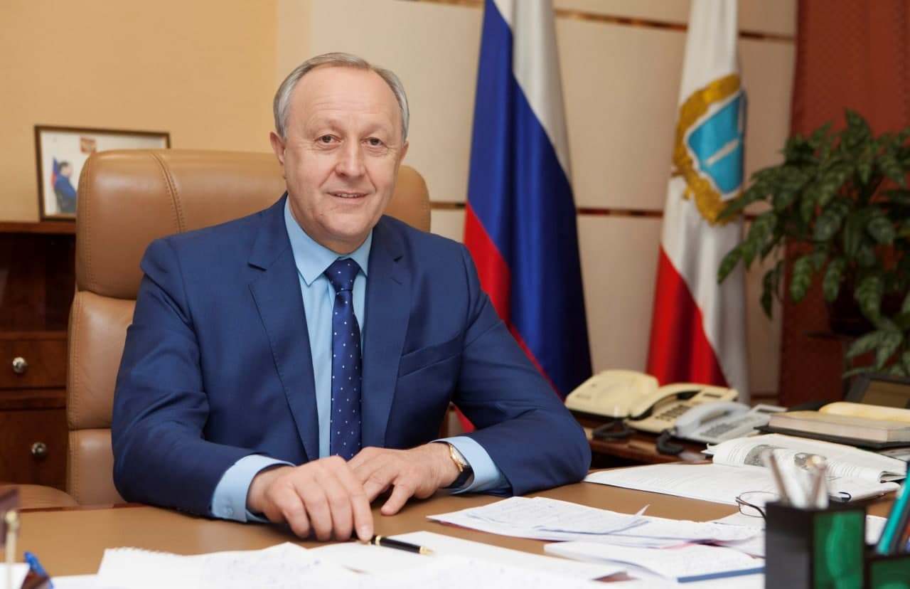Глава региона объявил о повышении зарплат медикам и учителям